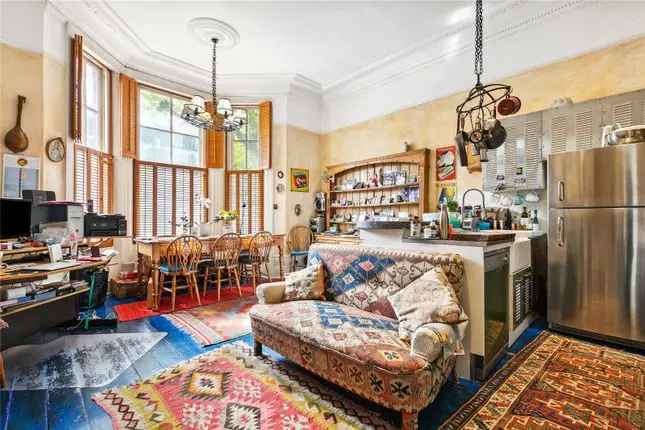 Maisonette for Sale in Sutherland Avenue London W9