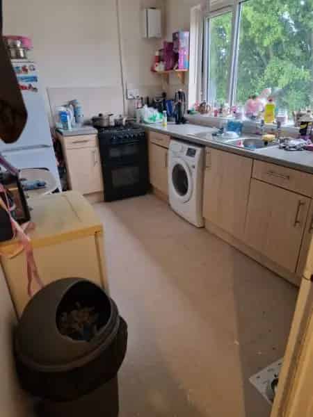 2 Bedroom Flat with 3 Storage Cupboards