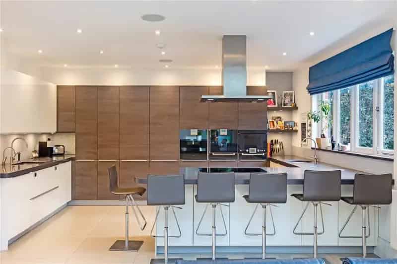 7 Bedroom Semi-Detached House for Sale in Chiswick