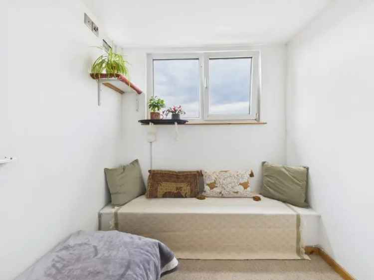 1 Bedroom Top Floor Flat Woodland Terrace Panoramic Views
