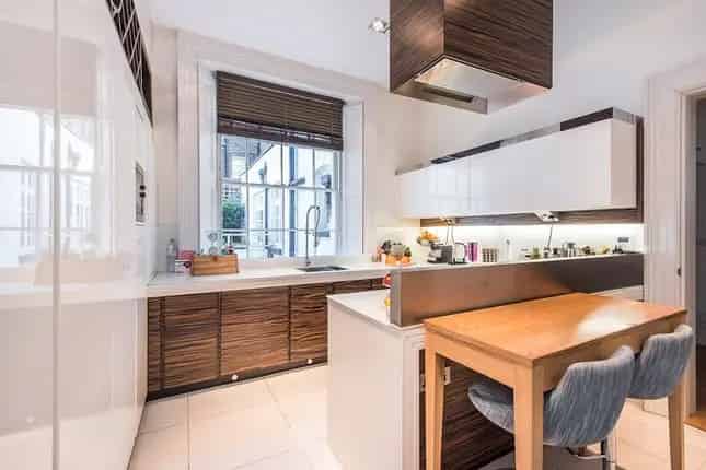 Historic 5-Bedroom Maisonette in Eccleston Square - Winston Churchill's Former Home