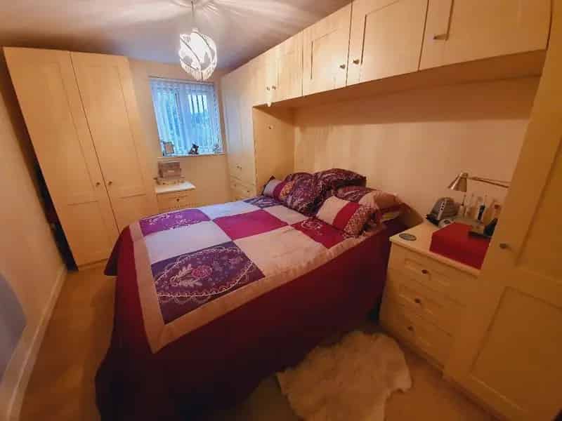 2 Bedroom Apartment House to Rent Co-ownership 65% Share