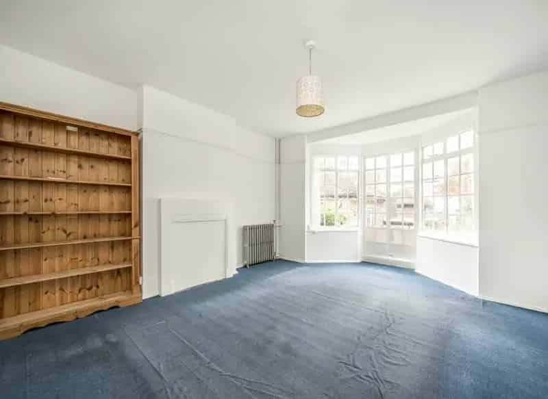 2 Bed Flat Wavertree Court Streatham Hill CASH BUYERS ONLY