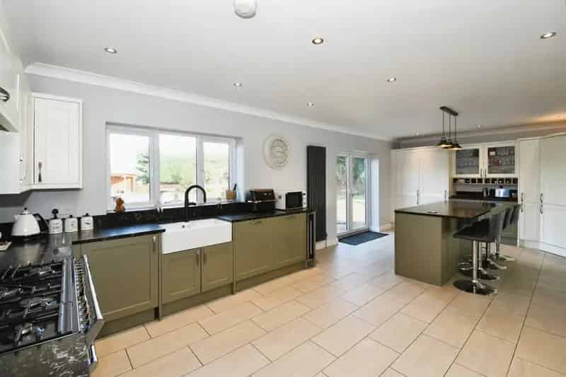 5 Bed Detached Home with 1.98 Acres and Hot Tub