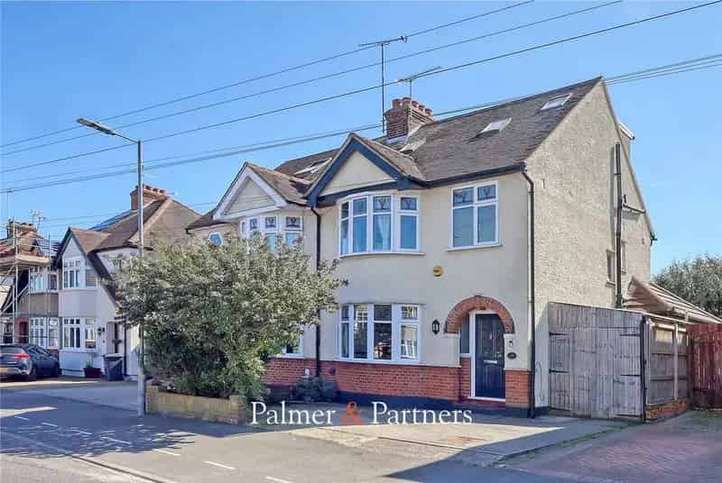 4 Bedroom Semi-Detached House for Sale