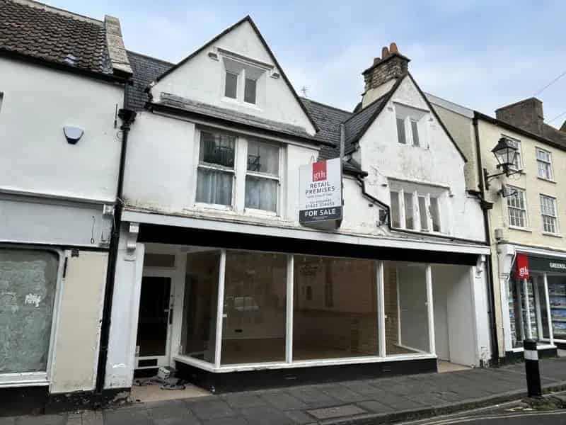 Grade II Listed Building with Commercial Unit and Flats in Wells City Centre