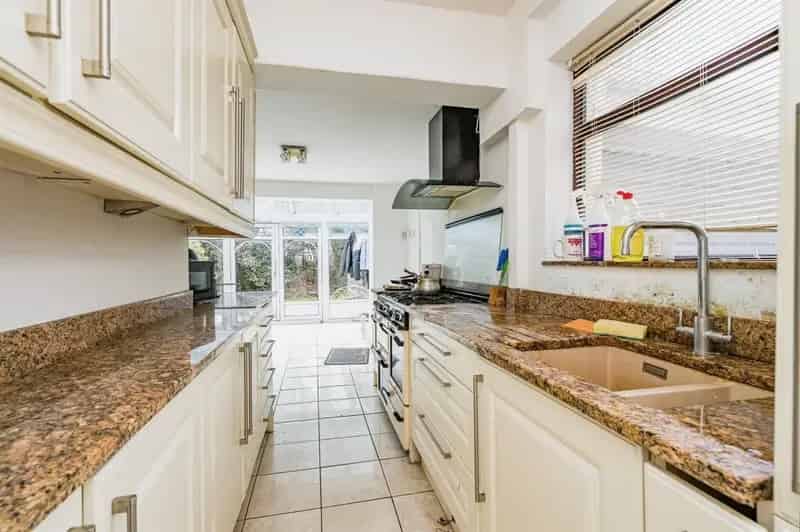 3 Bed Semi-Detached House with Large Garden and Driveway