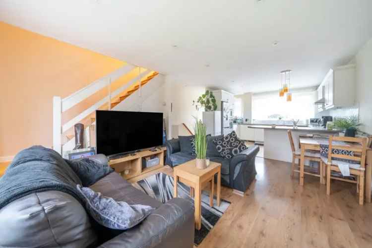 2 Bedroom Flat to Rent in Ealing