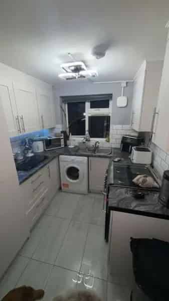Beautiful 5-Bed Home Canterbury Near Schools Shops Train Station