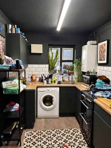 Large 2 Bed House Near Train Station