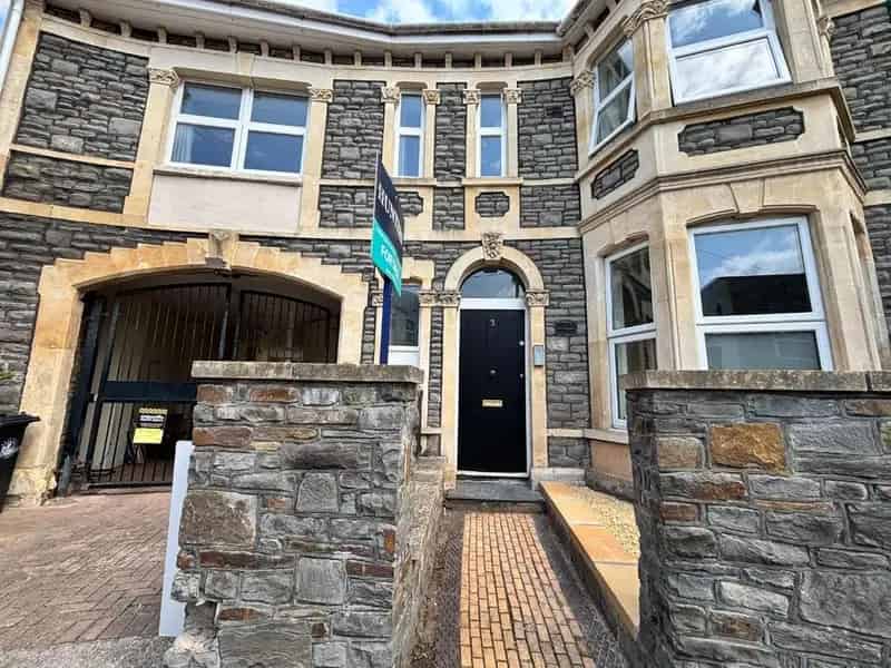 1 Bedroom Garden Flat for Sale Easton
