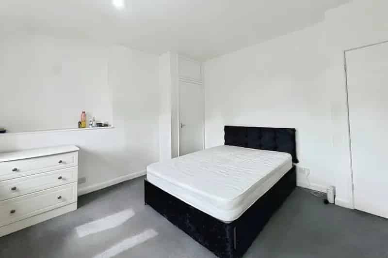 3 Bedroom House To Let Wayne Way