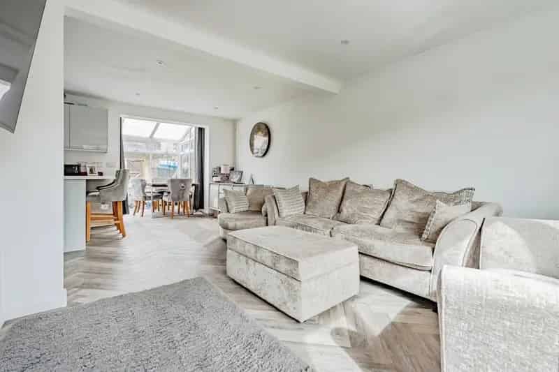3-Bedroom Mid-Terraced Family Home with Conservatory