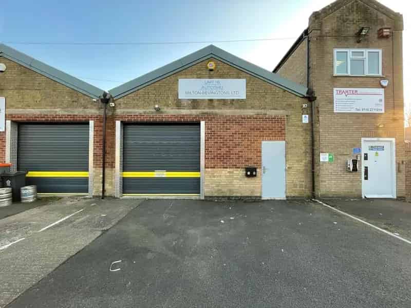 Industrial Unit Steel Truss Construction with Office and Loading Bay