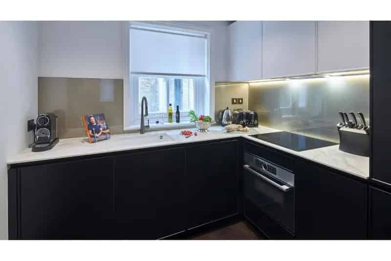 Short Let 2-Bed 2-Bath Modern Apartment All Bills Included