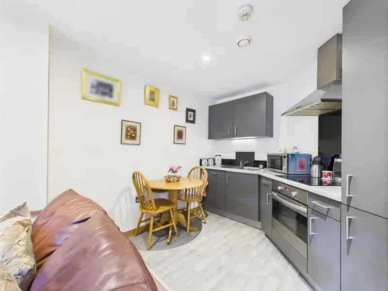 2 Bedroom Apartment for Sale in Salts Mill Complex