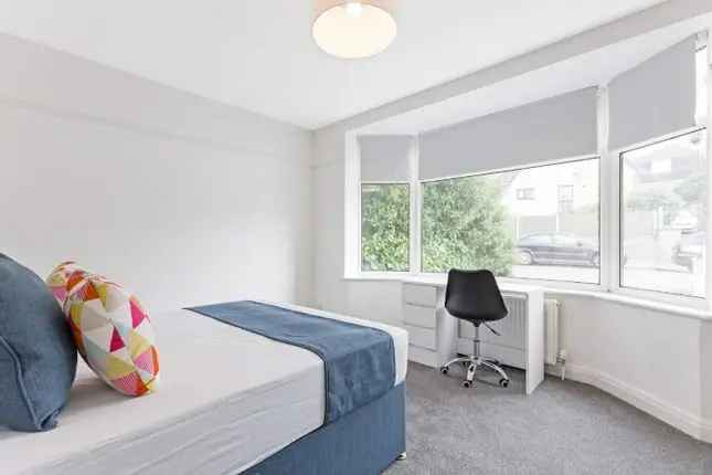 5 Bed 2 Bath Student House Kenmore Drive Bristol