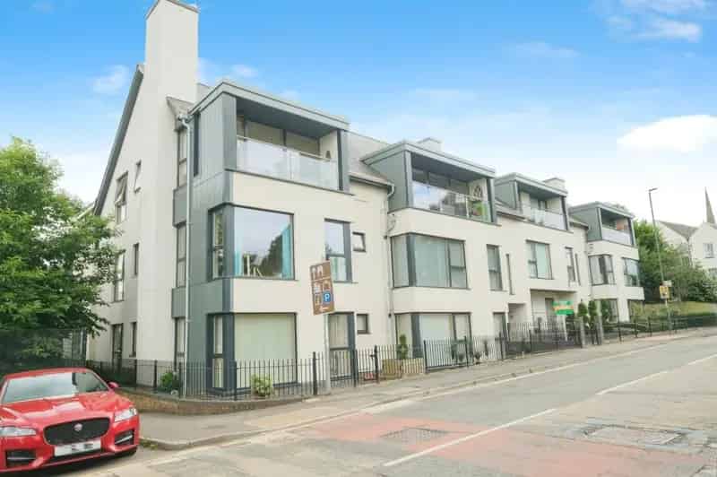 2 Bedroom Apartment Near Town Center