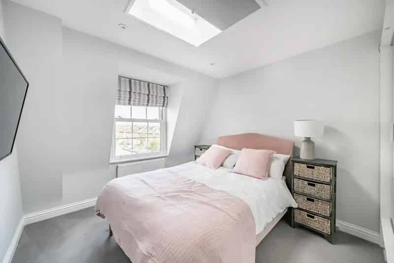 Kingston upon Thames 2-Bedroom Flat Top Floor