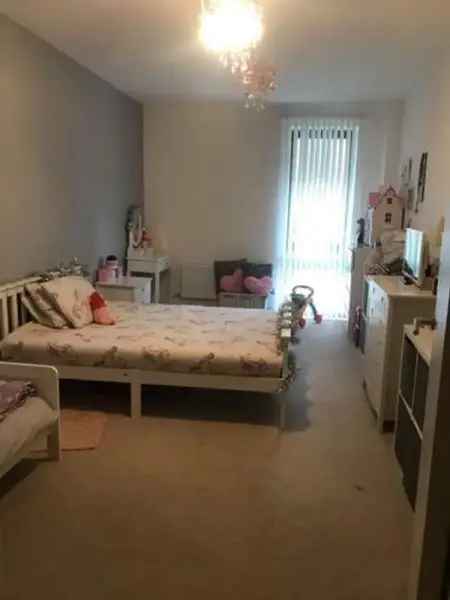 Flat For Rent in Southend-on-Sea, England