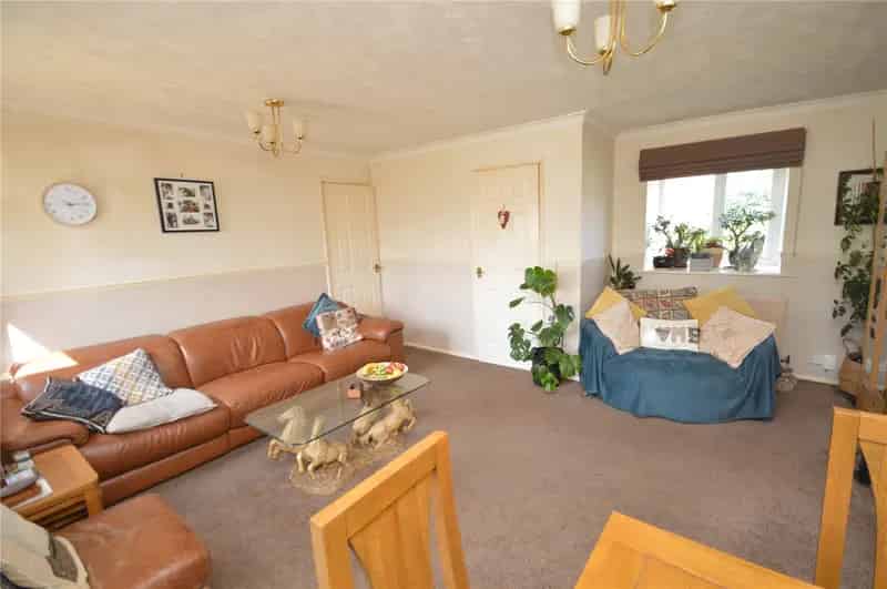 3 Bed Semi-Detached House with Orangery and South-Facing Garden