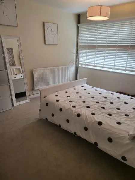 Flat For Rent in Dacorum, England