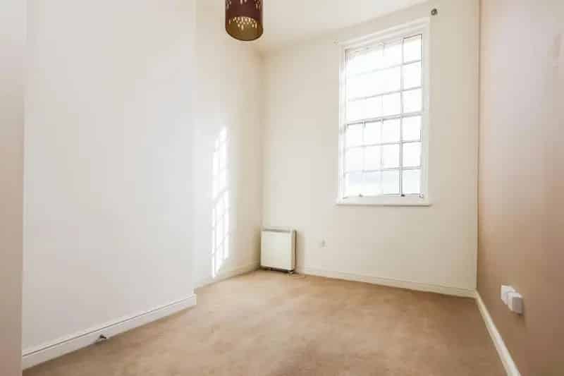 3 Bedroom Luxury Apartment for Sale Allocated Parking No Upward Chain