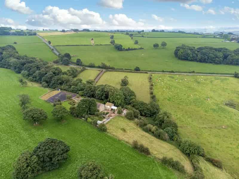 6 Bedroom Detached House with Equestrian Facilities