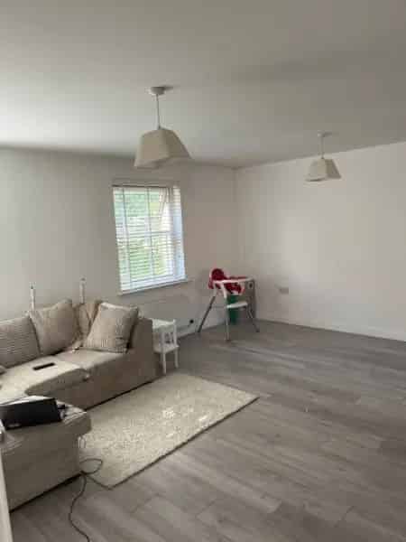 Large 2 Bedroom Flat with Double Living Room