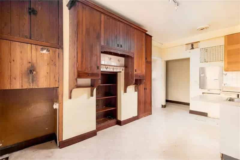 5 Bed Detached House with 4 Reception Rooms and Large Garden
