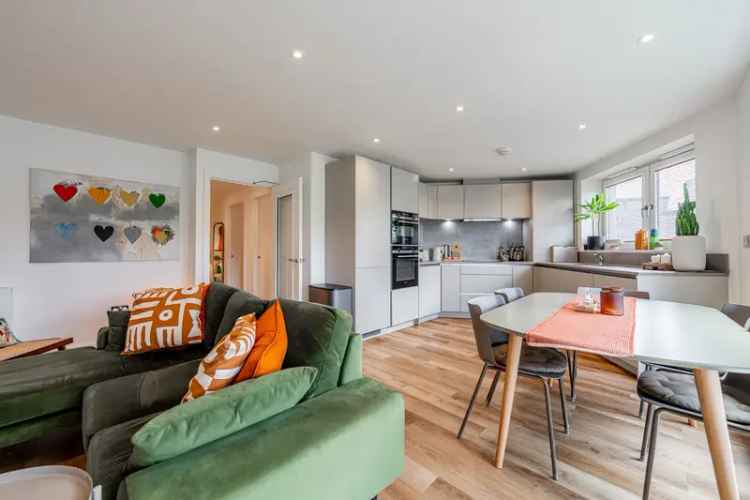 Luxury 2-Bedroom Apartment Shawlands Glasgow Balcony Parking Rooftop Terrace