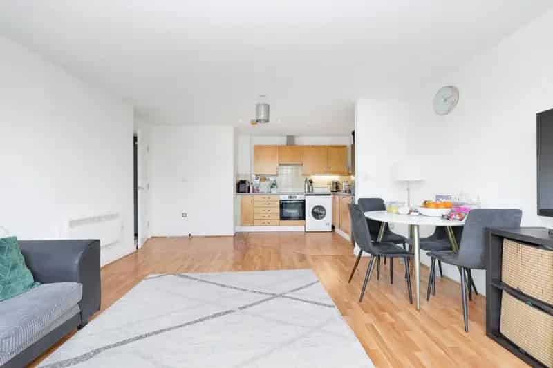 2 Bedroom Flat For Sale 711 SQ FT
