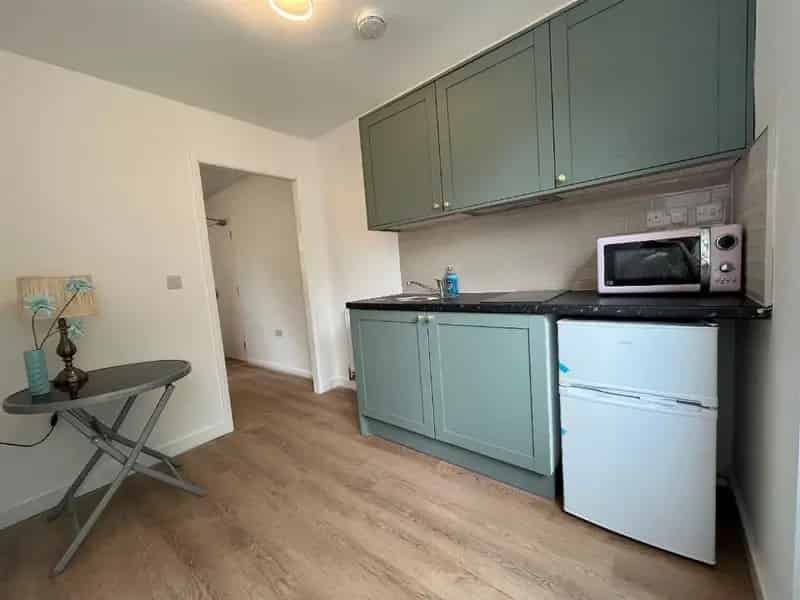Studio to Rent Bills Included Newly Refurbished