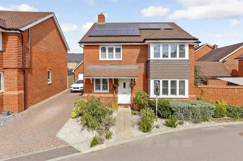 4 bedroom detached house for sale
