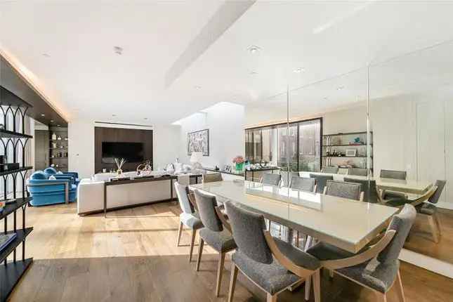 Flat for sale in Buckingham Gate, St. James's, London SW1E