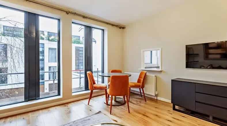 Chelsea 2-Bedroom Apartment  Refurbished Modern Apartment with Porter and Lift