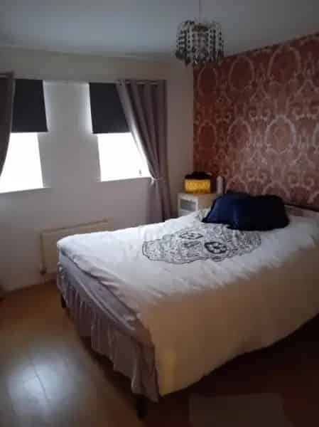 3 Bed House with Garden and Driveway Near Amenities