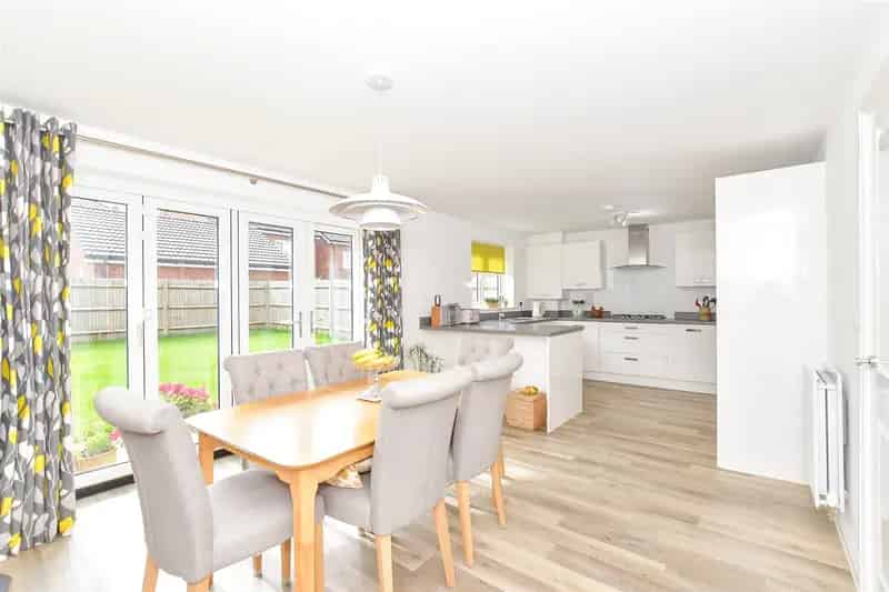 4 Bedroom Detached House For Sale Near Local School