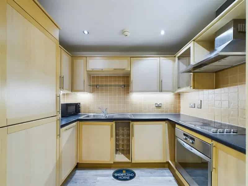 2 Bedroom City Centre Apartment Near BBC - Furnished