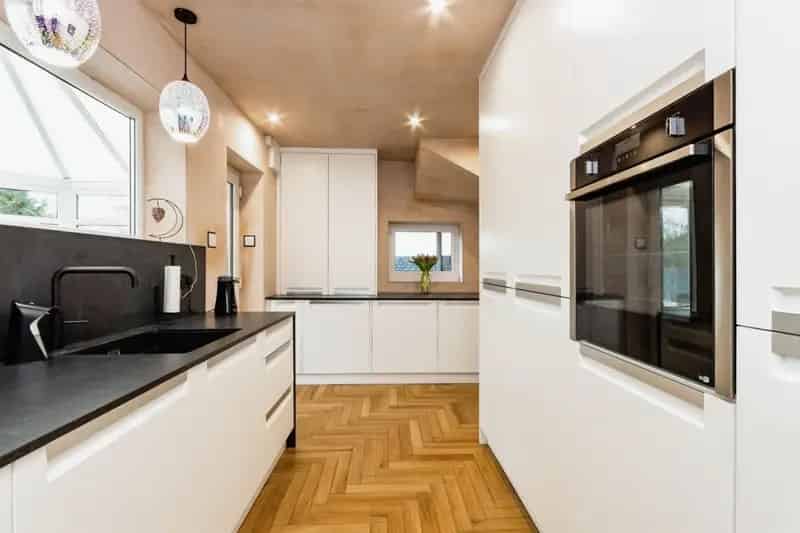 Family Home in NG8 with Workshop and Summer House