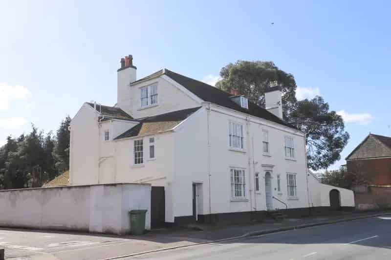 2 Bedroom Semi Detached House Exeter