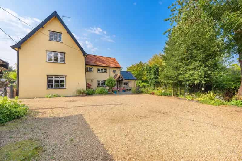 17th Century 5 Bedroom House Pakenham Grade II Listed