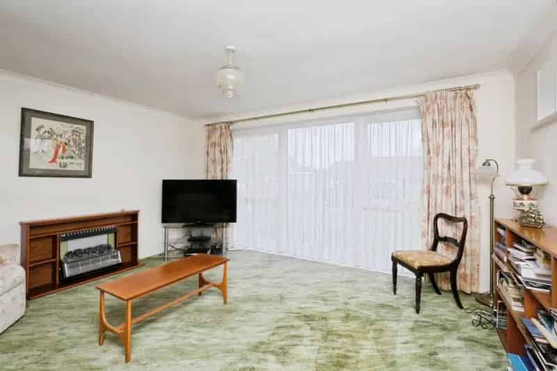 Spacious 3-Bedroom Detached Bungalow Hampden Park