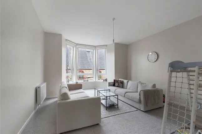 Flat for Sale in Shawlands Glasgow G41 Deanston Drive