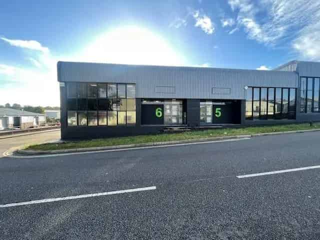 Industrial Unit Alton 10 Parking Spaces 5.5m Eaves Height