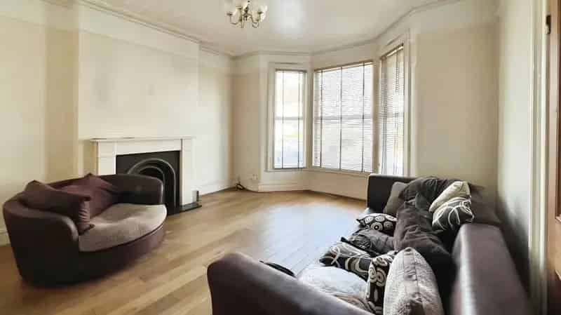 3 Bedroom Mid Terrace House For Sale London SE6