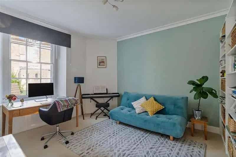 2 Bed Flat for Sale Victorian Charm Private Garage