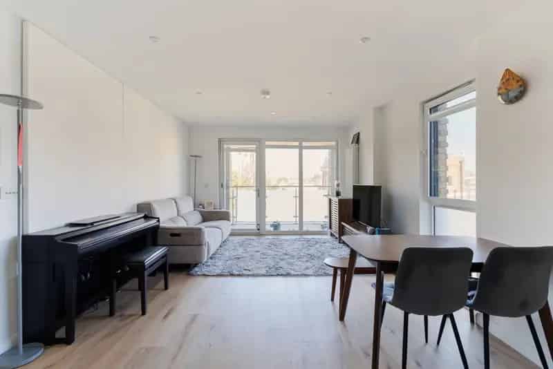 2 Bedroom Apartment for Sale in Epsom