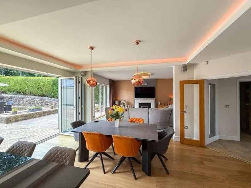 5 Bed Detached House For Sale