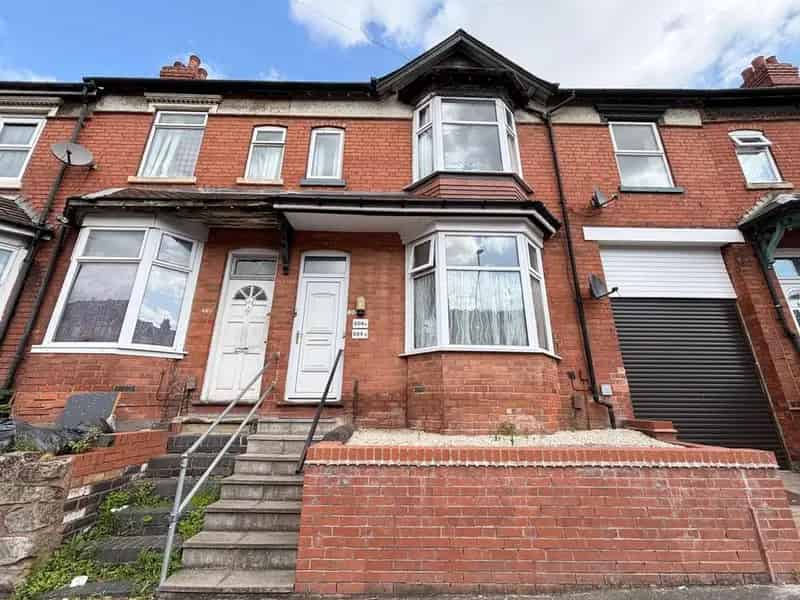 2 Bedroom Flat to Rent Top Floor Apartment Available Immediately